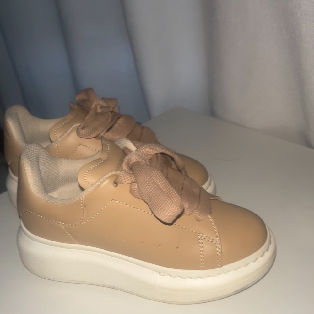 Kids sneakers